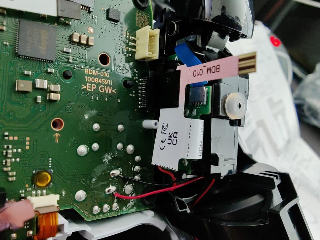 Connections in the PS5 controller